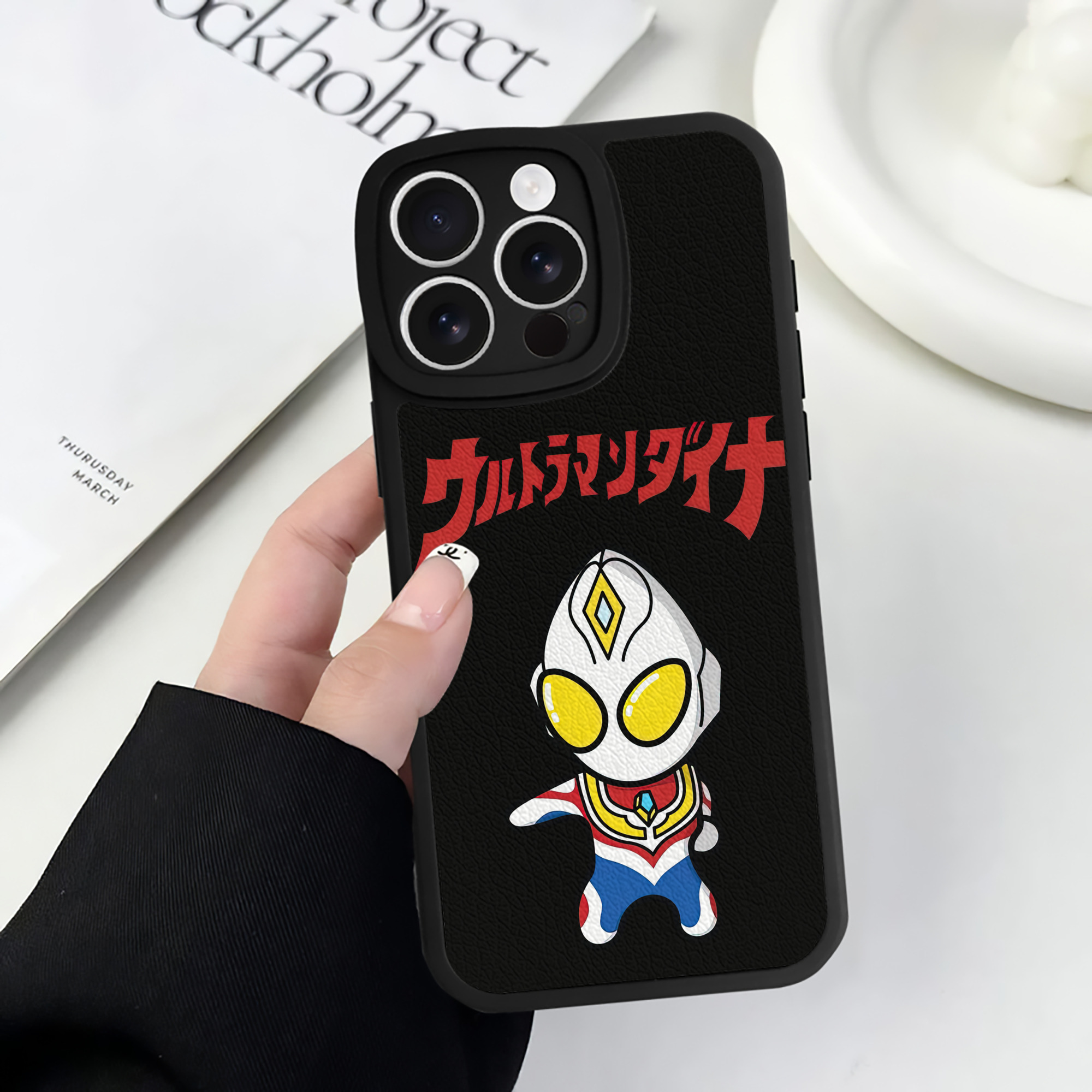 （画像用） ウルトラマン Ultraman 【iPhone 16シリーズ対応】シリコンスマホケース（レザー調） 材質：シリコン